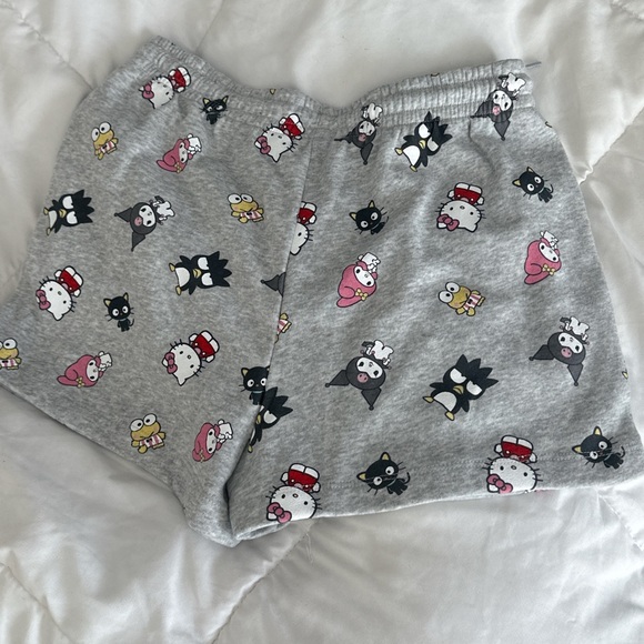🔥Sold🔥Grey Hello kitty sweat shorts - Picture 3 of 8